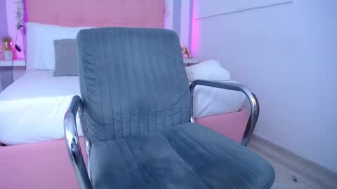 Snapshot of sara_angeelss chatting on 03/05/25, 12:05 Sara... online show from 03/05/25, 12:05