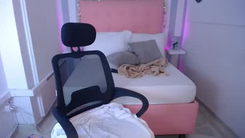 Snapshot of sara_angeelss chatting on 10/07/25, 10:40 Sara... online show from 10/07/25, 10:40