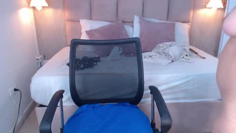 Snapshot of sara_angeelss chatting on 04/07/26, 11:04 Sara... online show from 04/07/26, 11:04