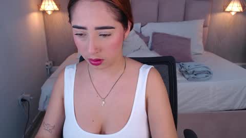Snapshot of sara_angeelss chatting on 04/21/26, 05:36 Sara... online show from 04/21/26, 05:36