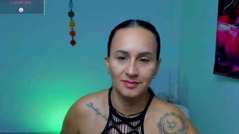 Snapshot of sara_charmy chatting on 05/08/26, 11:04 online show from 05/08/26, 11:04