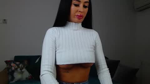 Snapshot of sara_daisy chatting on 02/13/25, 07:03 Im Sara I am happy to be here online show from 02/13/25, 07:03