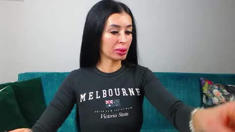 Im Sara I am happy to be here  online show from 02/07/26, 05:49