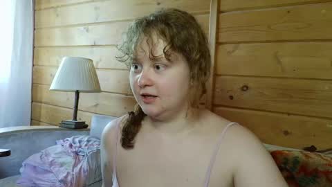 Snapshot of sara_del_sun chatting on 05/18/26, 10:10 Sara online show from 05/18/26, 10:10