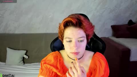 Snapshot of sara_frayy chatting on 09/19/25, 12:12 Sarah online show from 09/19/25, 12:12