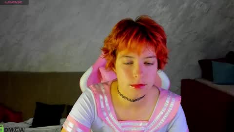 Snapshot of sara_frayy chatting on 09/23/25, 12:24 Sarah online show from 09/23/25, 12:24