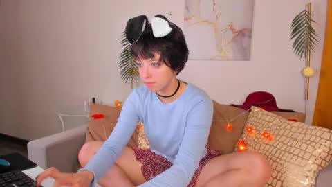 Snapshot of sara_frayy chatting on 10/02/25, 01:01 Sarah online show from 10/02/25, 01:01