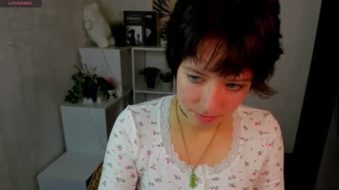 Snapshot of sara_frayy chatting on 10/08/25, 01:58 Sarah online show from 10/08/25, 01:58
