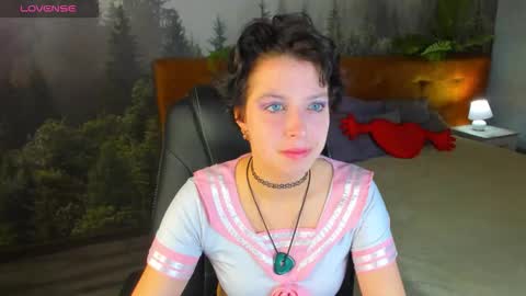 Snapshot of sara_frayy chatting on 10/20/25, 12:55 Sarah online show from 10/20/25, 12:55