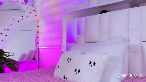 Snapshot of sara_goddess01 chatting on 10/31/25, 07:04 Sara online show from 10/31/25, 07:04