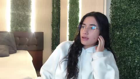 Sara online show from 04/23/26, 12:29