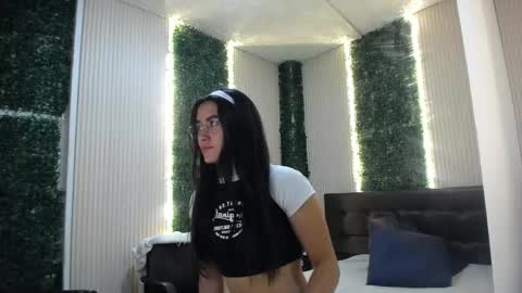 Sara online show from 05/01/26, 01:05