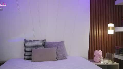  Sara Jones  online show from 03/01/26, 07:16