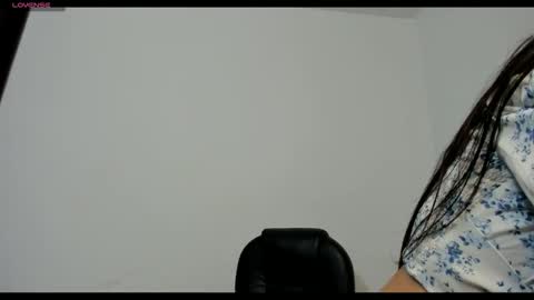 sara_len online show from 11/23/25, 06:30