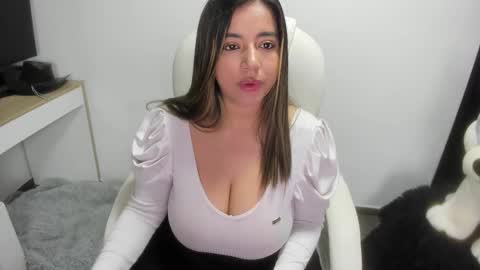 Snapshot of sara_lizcano chatting on 02/17/25, 10:51 sarah LIZCANO....... online show from 02/17/25, 10:51