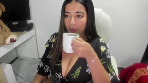 Snapshot of sara_lizcano chatting on 02/27/25, 10:48 sarah LIZCANO....... online show from 02/27/25, 10:48