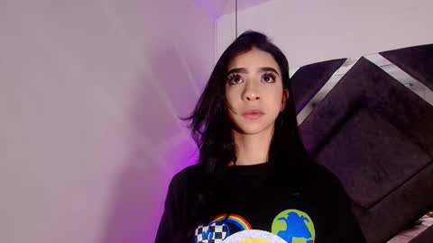 sara_lopee1 online show from 10/03/25, 12:02