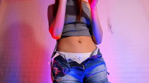 Snapshot of sara_love_1 chatting on 06/05/26, 04:30 Sara Love online show from 06/05/26, 04:30