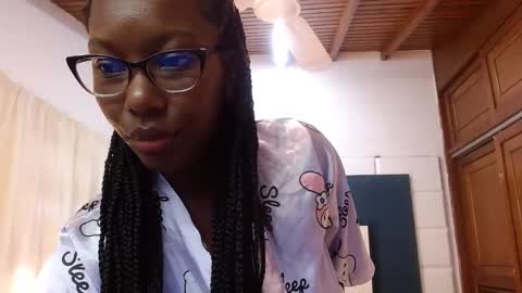 S A R A online show from 12/05/25, 11:19