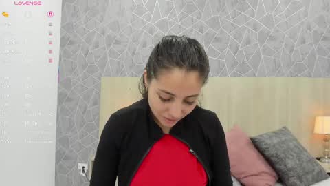 Snapshot of sara_melo chatting on 09/22/25, 11:34 Sara online show from 09/22/25, 11:34