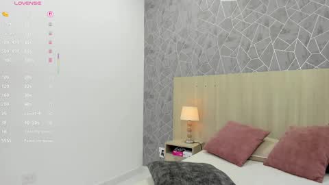 Snapshot of sara_melo chatting on 09/29/25, 11:26 Sara online show from 09/29/25, 11:26