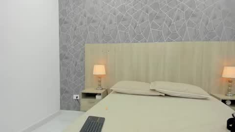 Snapshot of sara_melo chatting on 11/26/25, 11:33 Sara online show from 11/26/25, 11:33