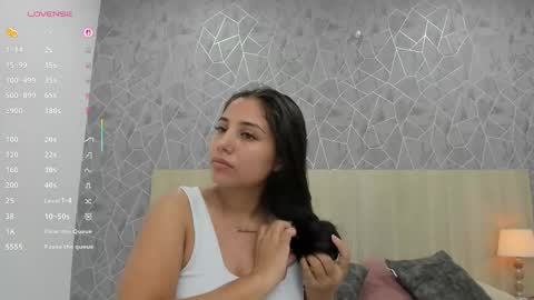 Snapshot of sara_melo chatting on 11/28/25, 11:13 Sara online show from 11/28/25, 11:13