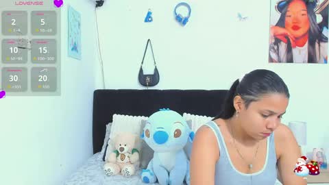 Snapshot of sara_mendez2_ chatting on 04/28/26, 11:32 Sara Mendez online show from 04/28/26, 11:32