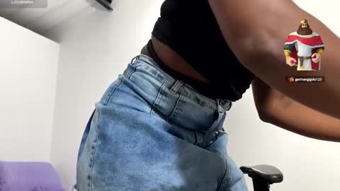 Snapshot of sara_muscle chatting on 01/15/25, 02:06 Sara online show from 01/15/25, 02:06