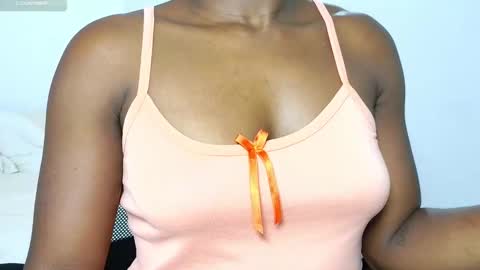 Snapshot of sara_muscle chatting on 03/11/25, 02:54 Sara online show from 03/11/25, 02:54