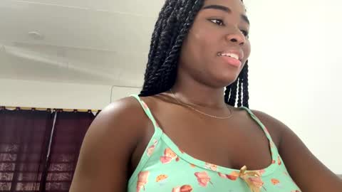 Snapshot of sara_muscle chatting on 09/22/25, 02:41 Sara online show from 09/22/25, 02:41