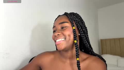 Snapshot of sara_muscle chatting on 10/29/25, 02:25 Sara online show from 10/29/25, 02:25