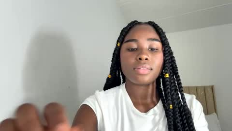 Snapshot of sara_muscle chatting on 10/31/25, 04:02 Sara online show from 10/31/25, 04:02