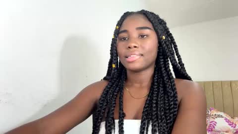 Snapshot of sara_muscle chatting on 11/10/25, 01:37 Sara online show from 11/10/25, 01:37