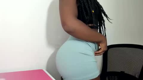 Snapshot of sara_muscle chatting on 11/11/25, 07:25 Sara online show from 11/11/25, 07:25