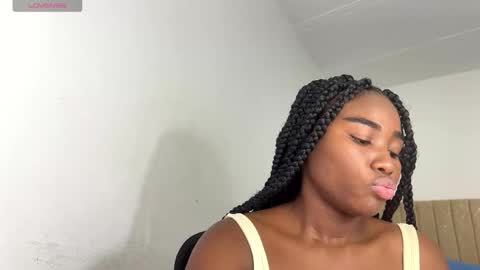 Snapshot of sara_muscle chatting on 11/18/25, 09:41 Sara online show from 11/18/25, 09:41