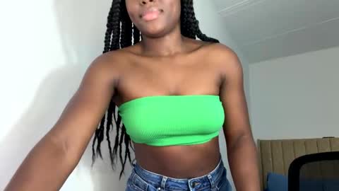 Snapshot of sara_muscle chatting on 11/22/25, 04:17 Sara online show from 11/22/25, 04:17