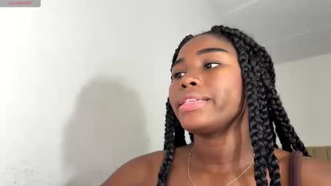 Snapshot of sara_muscle chatting on 11/23/25, 04:23 Sara online show from 11/23/25, 04:23