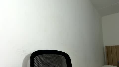 Snapshot of sara_muscle chatting on 11/26/25, 12:17 Sara online show from 11/26/25, 12:17