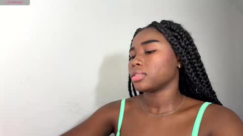 Snapshot of sara_muscle chatting on 11/27/25, 06:59 Sara online show from 11/27/25, 06:59