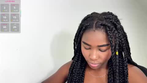 Snapshot of sara_muscle chatting on 12/14/25, 01:33 Sara online show from 12/14/25, 01:33