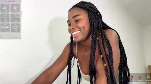 Snapshot of sara_muscle chatting on 12/14/25, 11:09 Sara online show from 12/14/25, 11:09