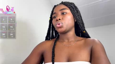 Snapshot of sara_muscle chatting on 01/14/26, 01:44 Sara online show from 01/14/26, 01:44