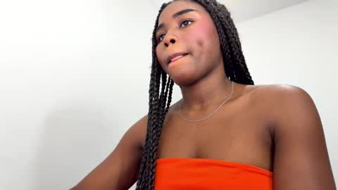 Snapshot of sara_muscle chatting on 02/25/26, 05:17 Sara online show from 02/25/26, 05:17