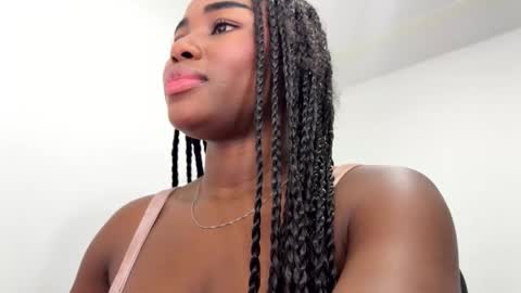 Snapshot of sara_muscle chatting on 02/25/26, 05:44 Sara online show from 02/25/26, 05:44