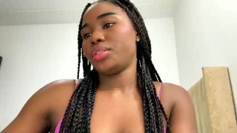 Snapshot of sara_muscle chatting on 05/10/26, 01:22 Sara online show from 05/10/26, 01:22