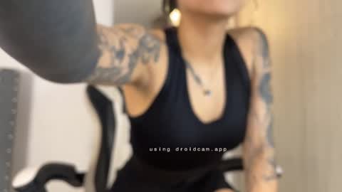Snapshot of sara_queen9 chatting on 02/20/25, 01:08 Sara online show from 02/20/25, 01:08