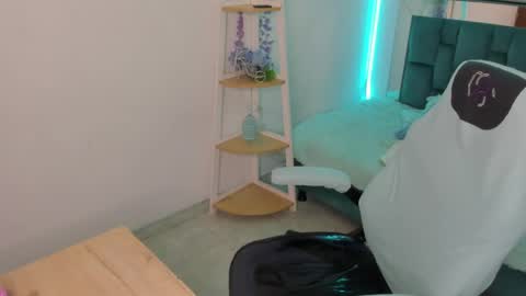 Snapshot of sara_red_x chatting on 05/25/26, 03:12 sara_red_x online show from 05/25/26, 03:12