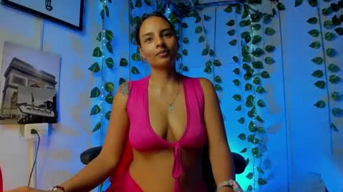 Snapshot of sara_thompson01 chatting on 09/12/25, 06:35 SARA online show from 09/12/25, 06:35