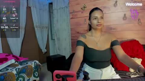 Snapshot of sara_thompson01 chatting on 10/21/25, 02:01 SARA online show from 10/21/25, 02:01